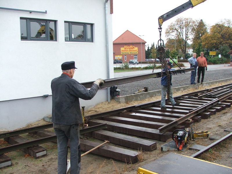 2009-09-30, Museumsbahn Weichenbau64.JPG